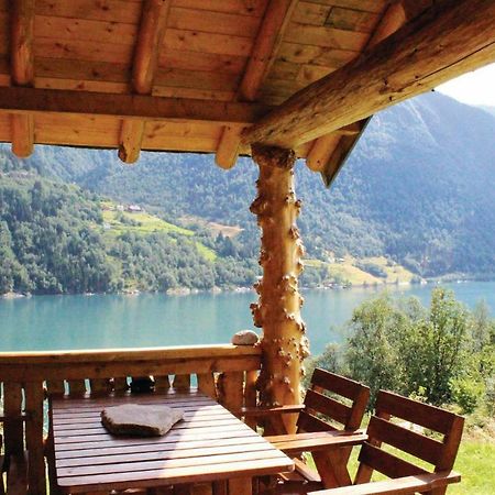 Cozy Home In Fjaerland With House A Mountain View ภายนอก รูปภาพ