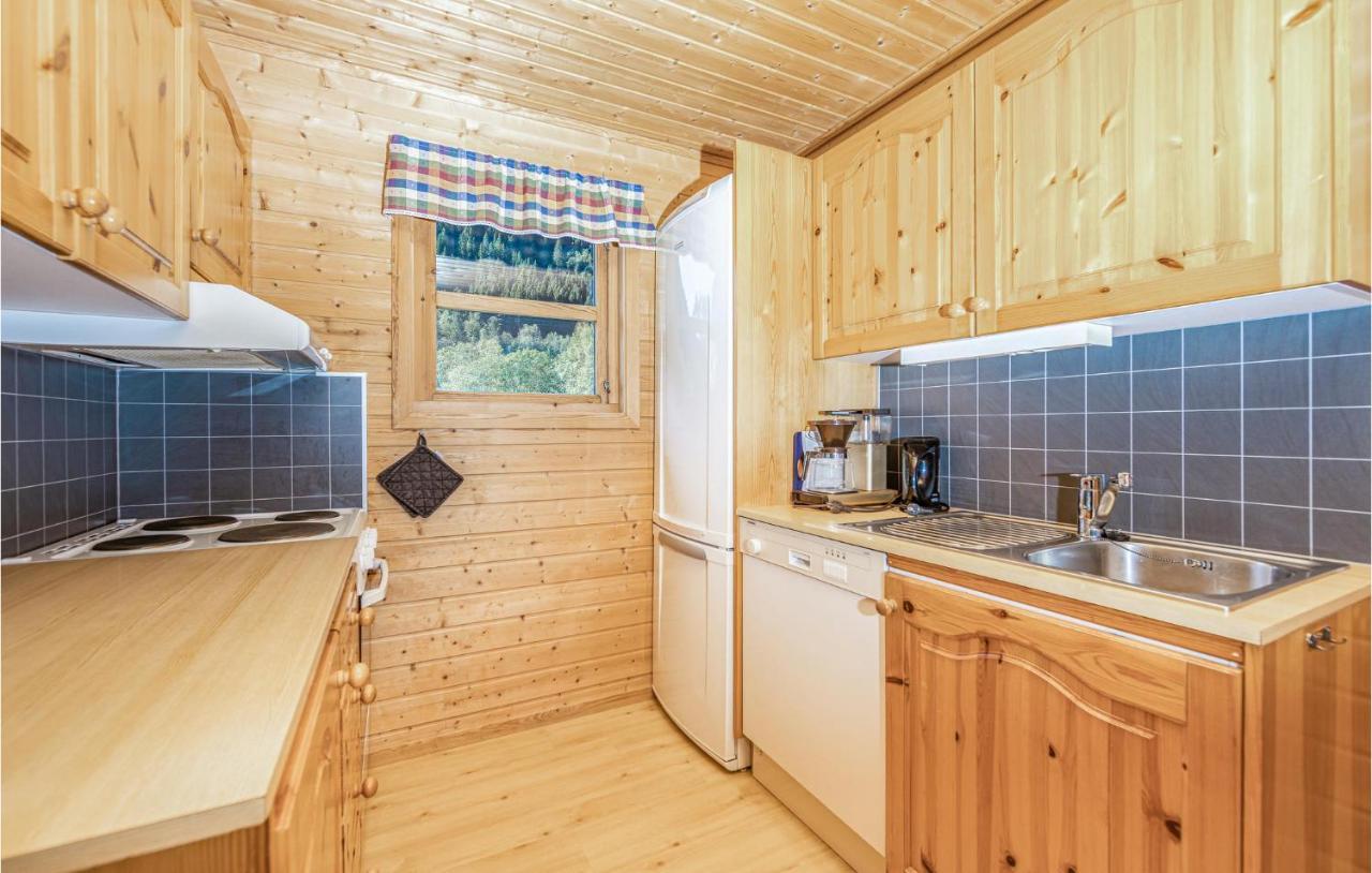 Cozy Home In Fjaerland With House A Mountain View ภายนอก รูปภาพ