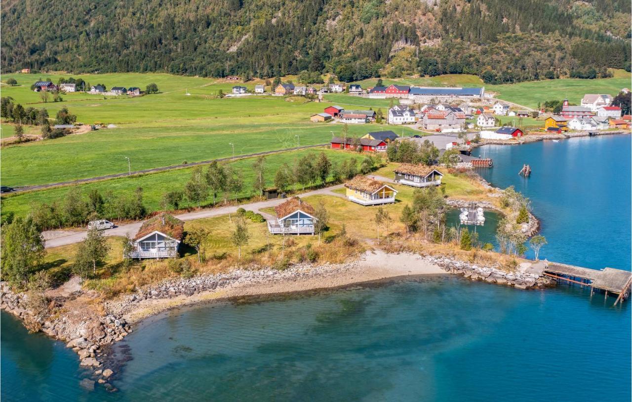 Cozy Home In Fjaerland With House A Mountain View ภายนอก รูปภาพ
