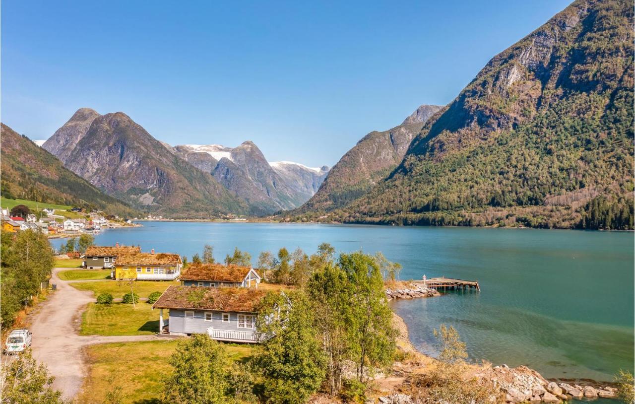 Cozy Home In Fjaerland With House A Mountain View ภายนอก รูปภาพ