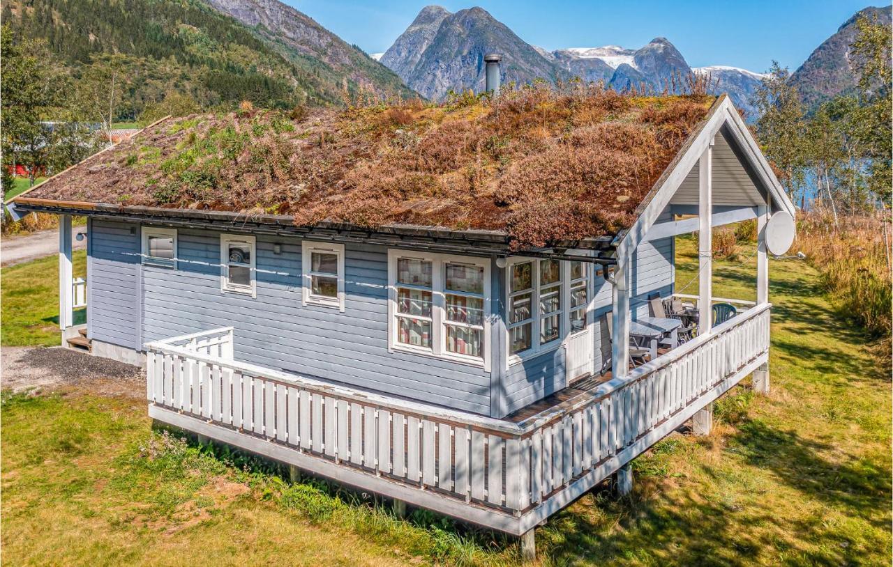 Cozy Home In Fjaerland With House A Mountain View ภายนอก รูปภาพ