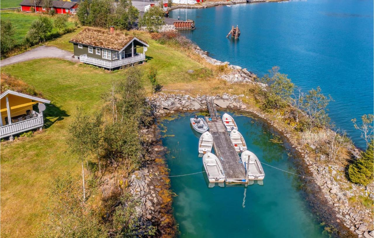 Cozy Home In Fjaerland With House A Mountain View ภายนอก รูปภาพ