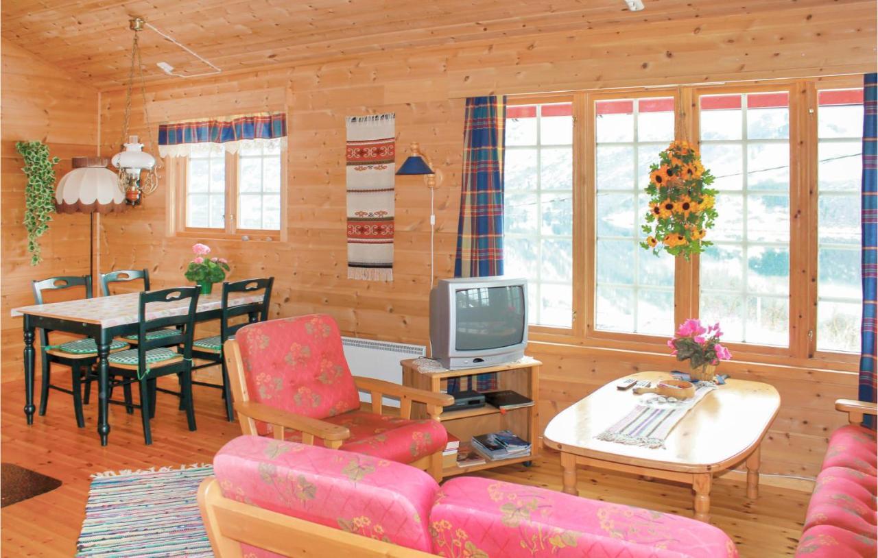 Cozy Home In Fjaerland With House A Mountain View ภายนอก รูปภาพ