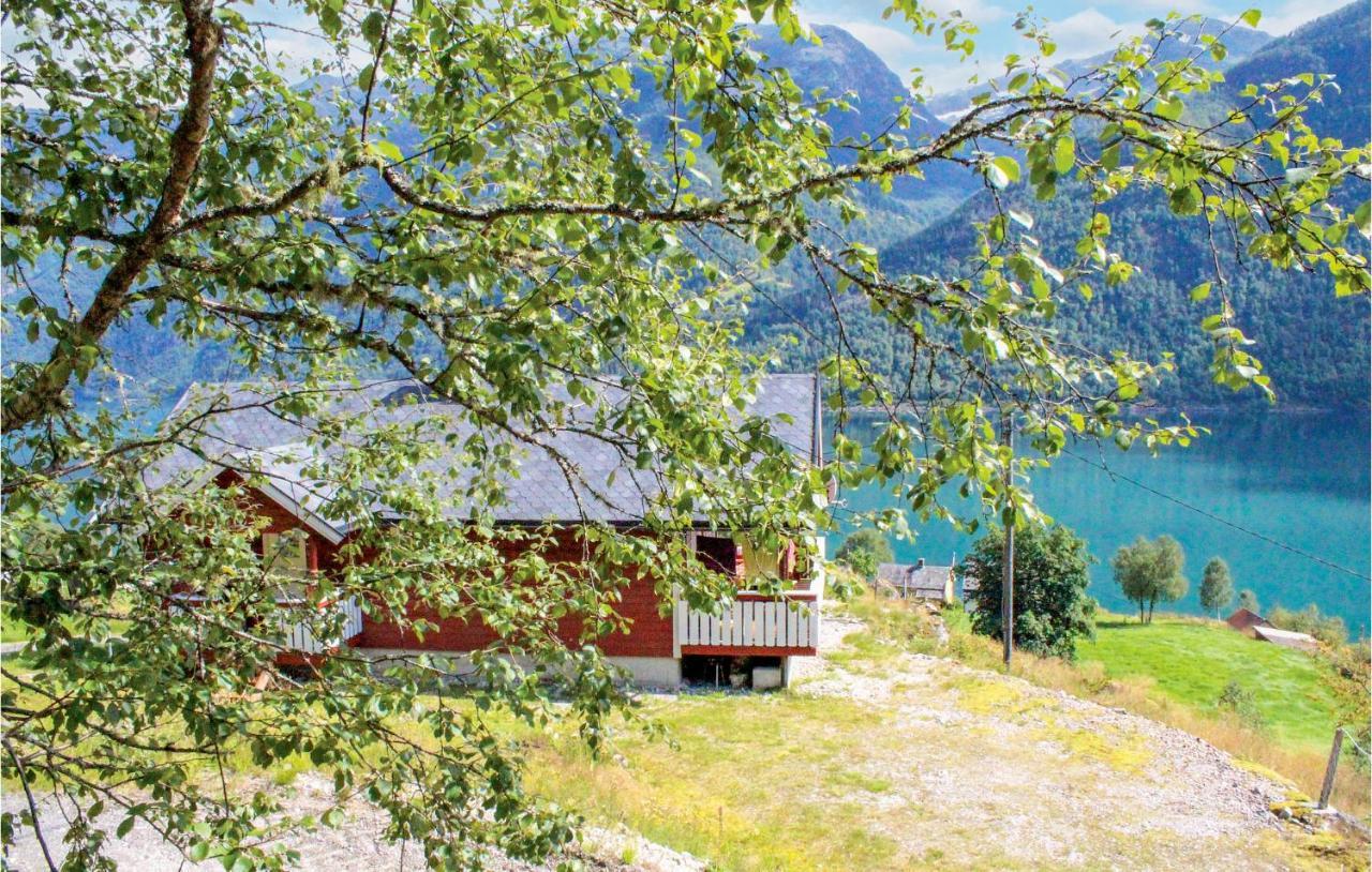 Cozy Home In Fjaerland With House A Mountain View ภายนอก รูปภาพ