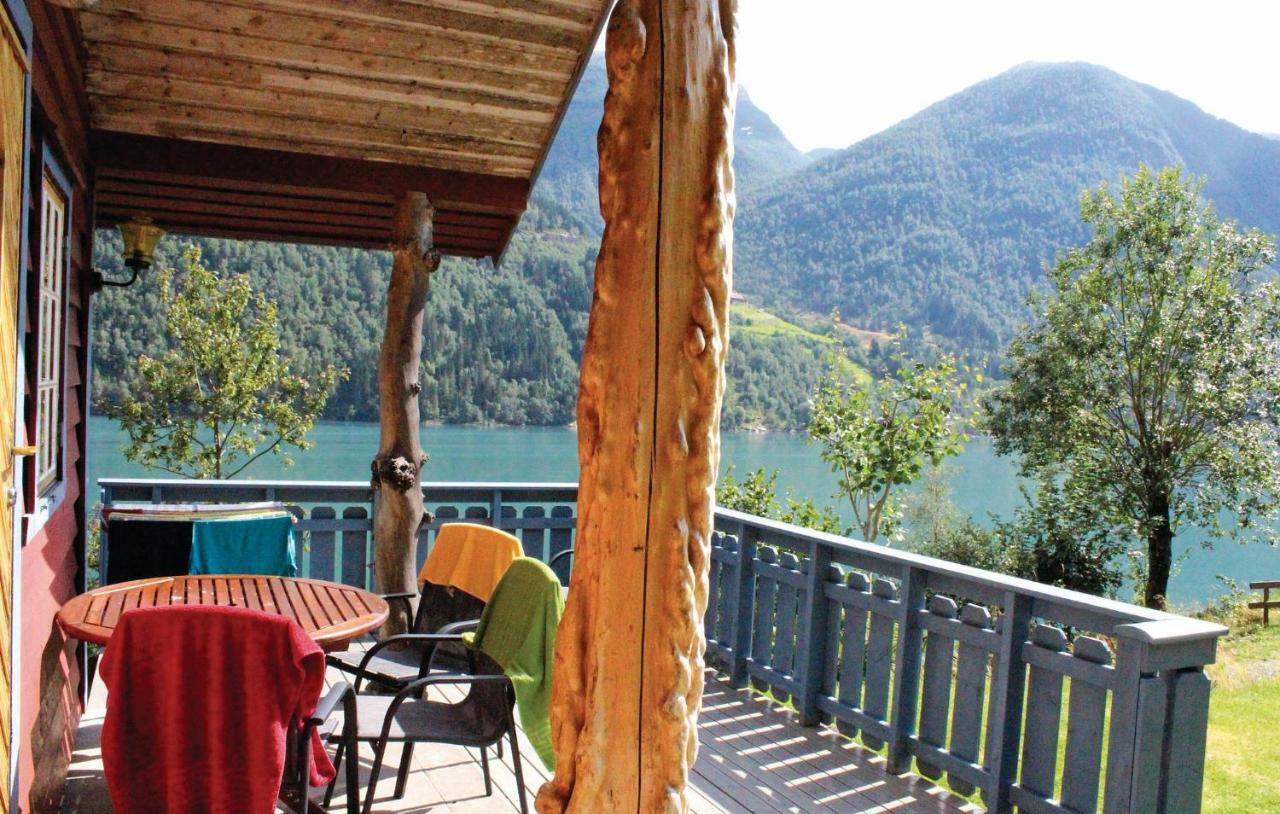 Cozy Home In Fjaerland With House A Mountain View ภายนอก รูปภาพ