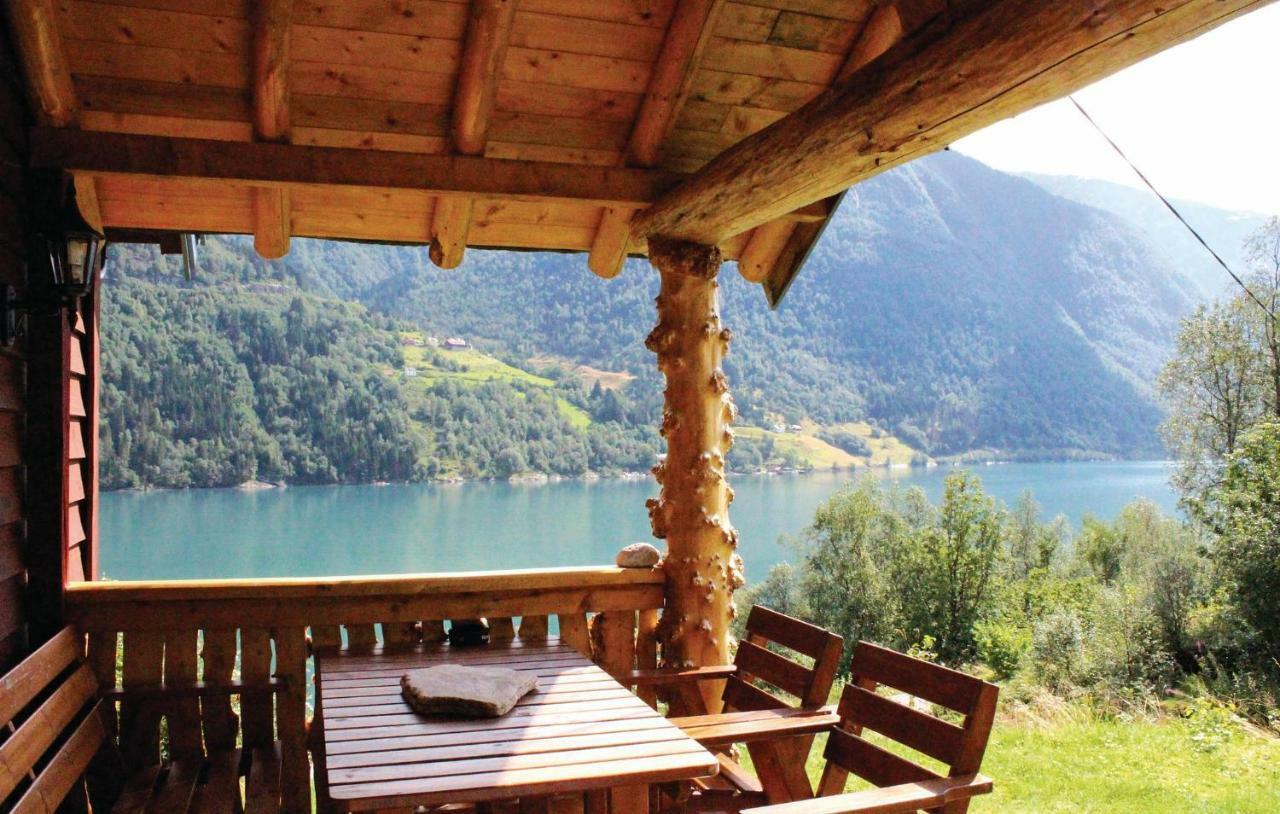 Cozy Home In Fjaerland With House A Mountain View ภายนอก รูปภาพ