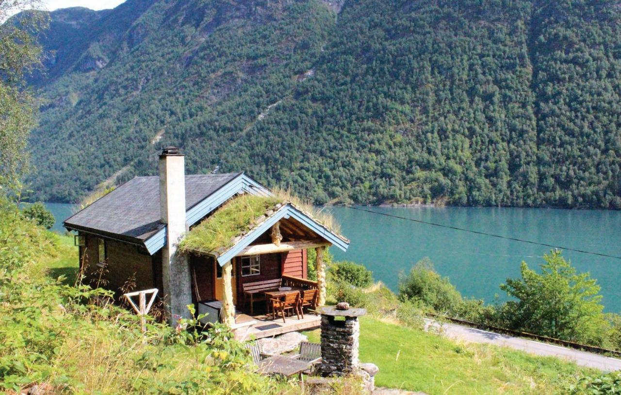 Cozy Home In Fjaerland With House A Mountain View ภายนอก รูปภาพ